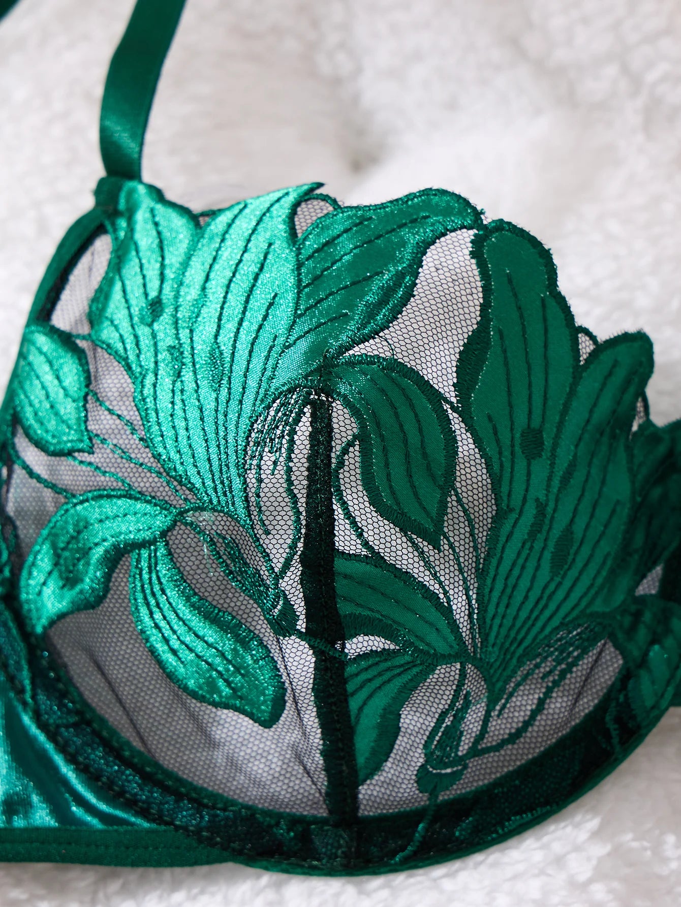 Green-colored embroidered print pajama set - A set featuring a floral design suitable for women, a sexy bra