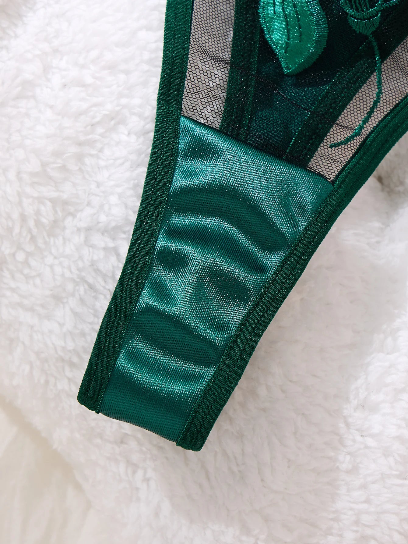 Green-colored embroidered print pajama set - A set featuring a floral design suitable for women, a sexy bra